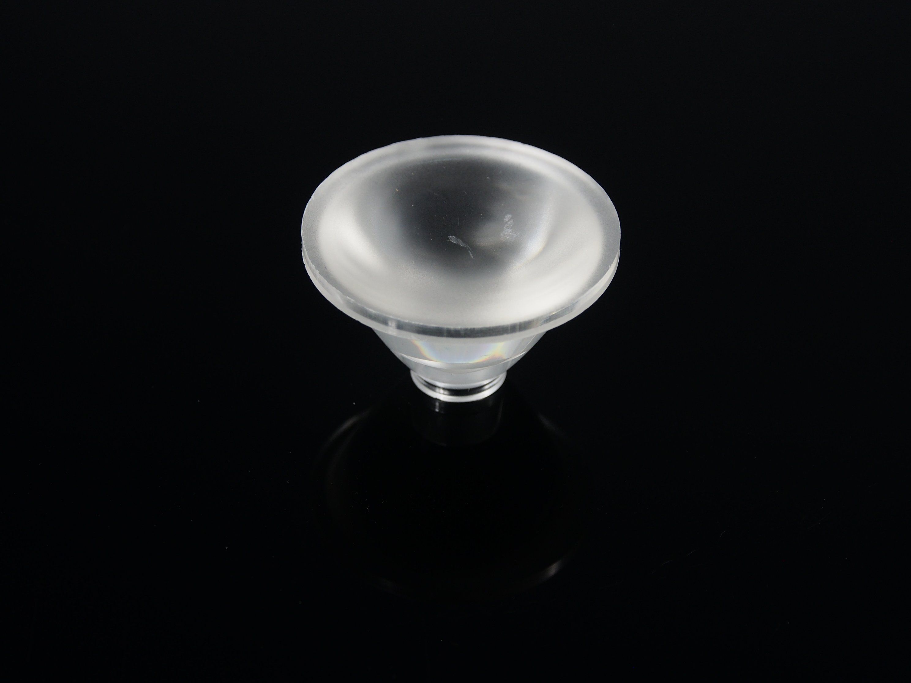 High Transmittance LED Light Focusing Single Lens