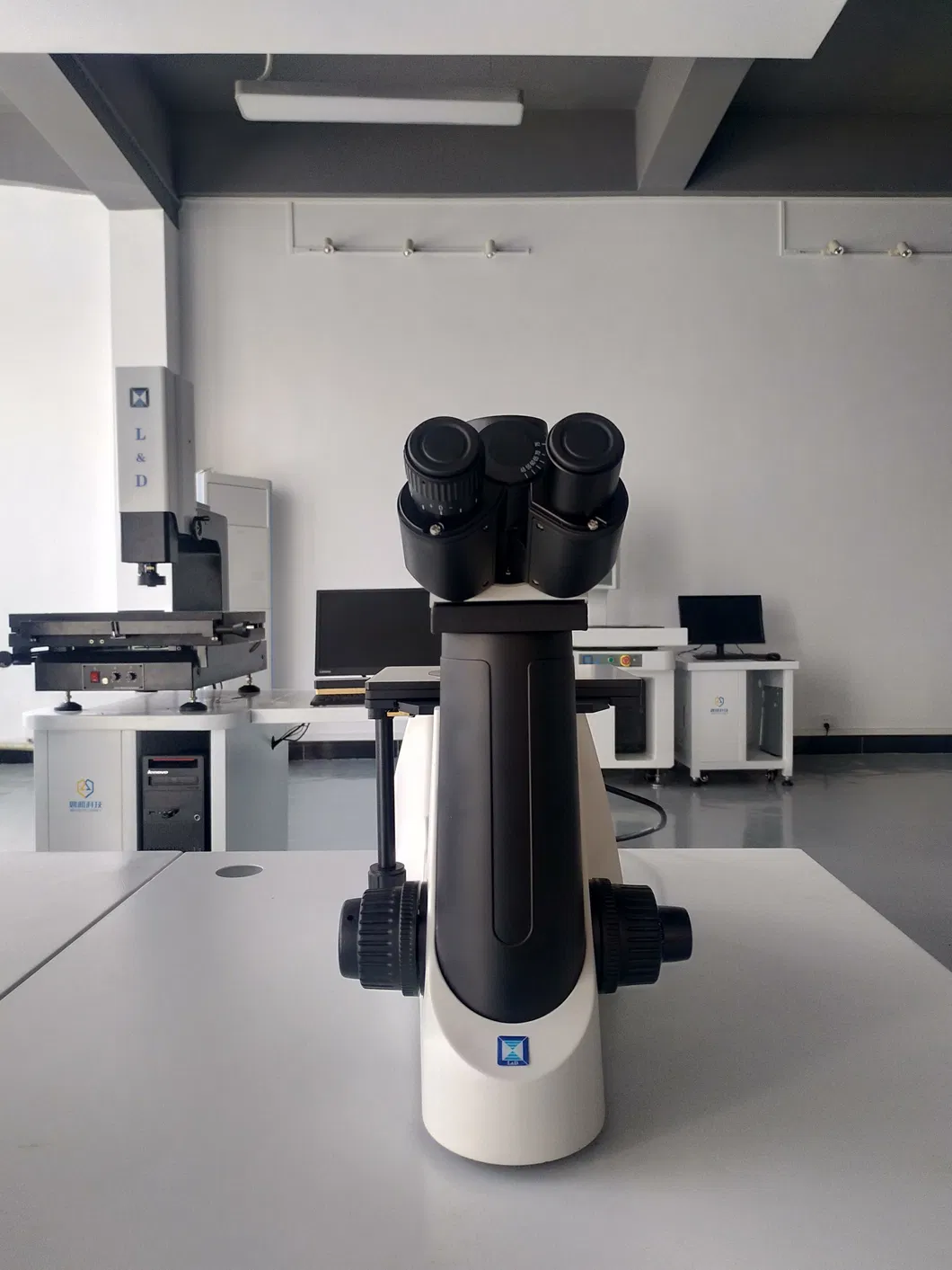 Laboratory Microscope / Inverted Metalurgical Microscope (LIM-302)